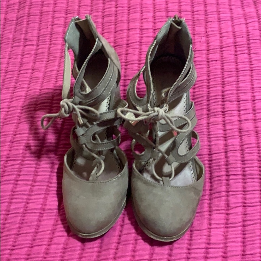 Restricted Lace Up Chunky Heels